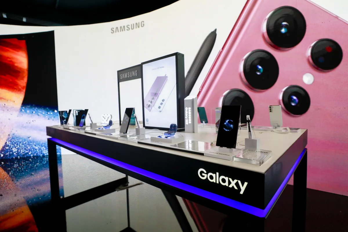 Yeni Samsung Galaxy S22nin təqdimatı olub