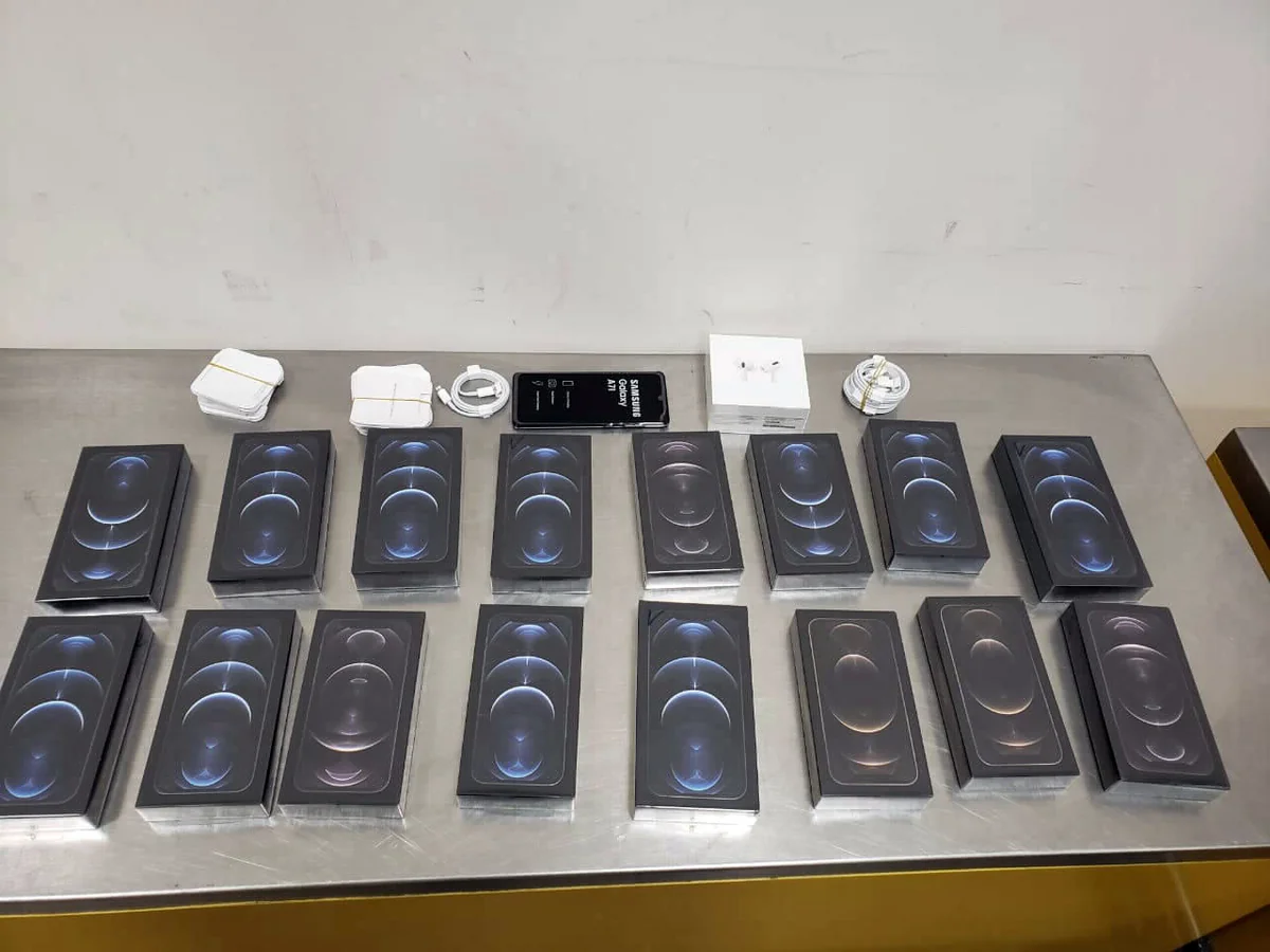 Gömrükçülər mobil telefonların qanunsuz gətirilməsinin qarşısını alıb