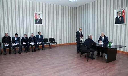 İqtisadiyyat naziri Ucarda vətəndaşları qəbul edib