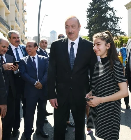 President Ilham Aliyev attends opening of garden outside Tazapir mosque and Central Park built along Fuzuli street