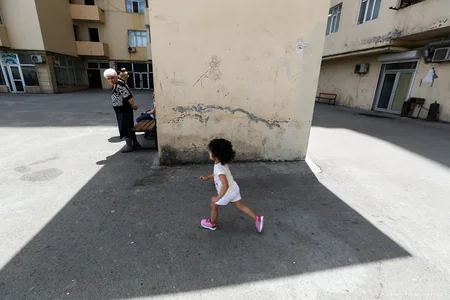 Bakıda MTK xidmətindən narazı olan bina sakinləri etiraz ediblər - FOTO
