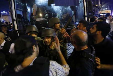 Türkiyədə ötən gecə yaşananlar - FOTOREPORTAJ