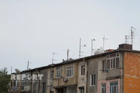 Binaların üstündəki su çənlərinin aqibəti necə olacaq? - ARAŞDIRMA