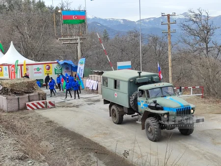 По дороге Ханкенди-Лачын беспрепятственно проехал 71 автомобиль российских миротворцев