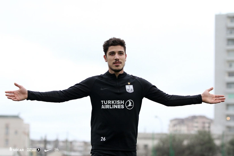 Нефтчи продлил контракт с молодым футболистом