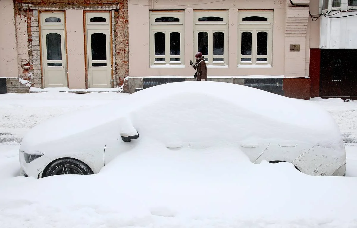 В Афинах сильный снегопад привел к транспортному коллапсу