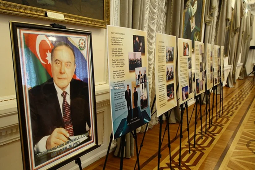 Milli Azərbaycan Ədəbiyyatı Muzeyində Heydər Əliyevin xatirəsi anılıb