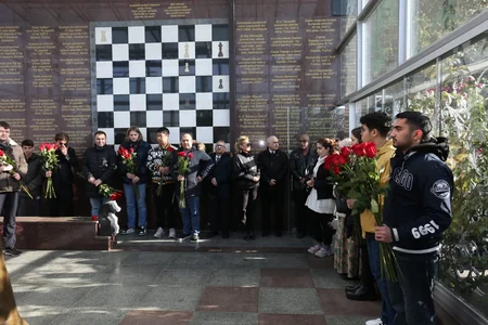 Memorial iştirakçıları Vüqar Həşimovun məzarını ziyarət ediblər