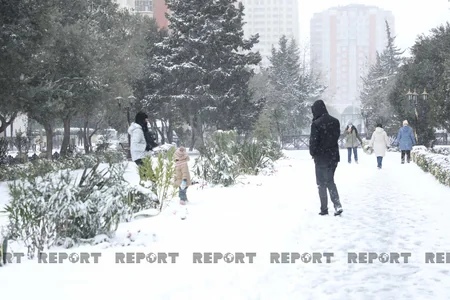 Qar ən çox uşaqları sevindirir... - VİDEO