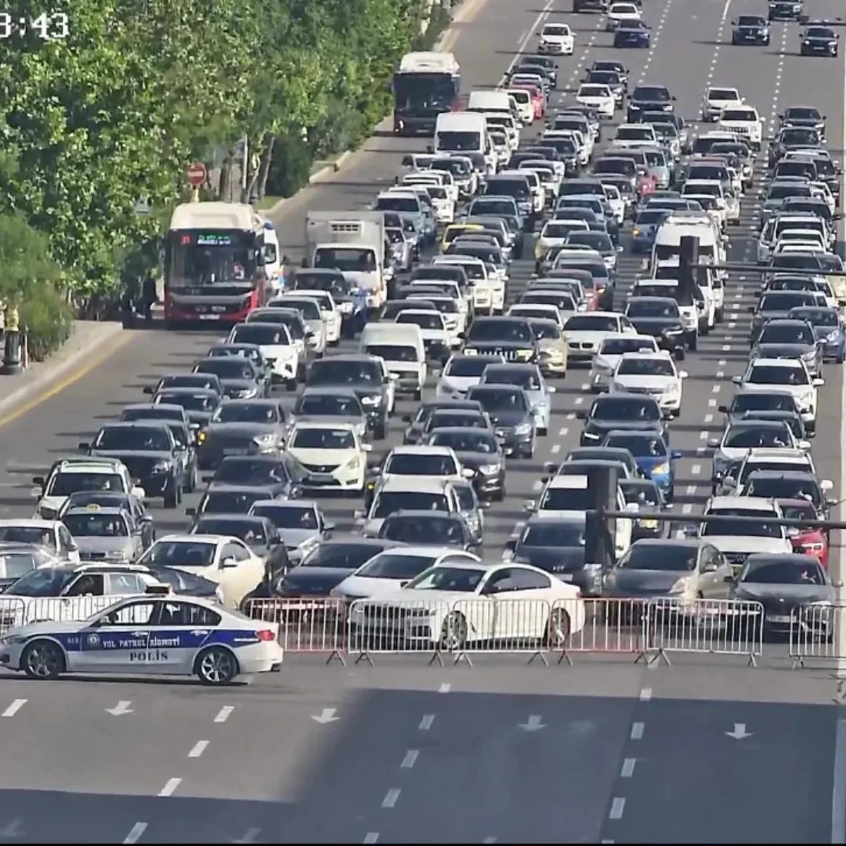 Bakıda nəqliyyatın sıxlığının müşahidə olunduğu yollar açıqlanıb