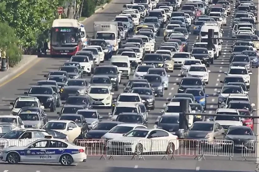 Bakıda nəqliyyatın sıxlığının müşahidə olunduğu yollar açıqlanıb