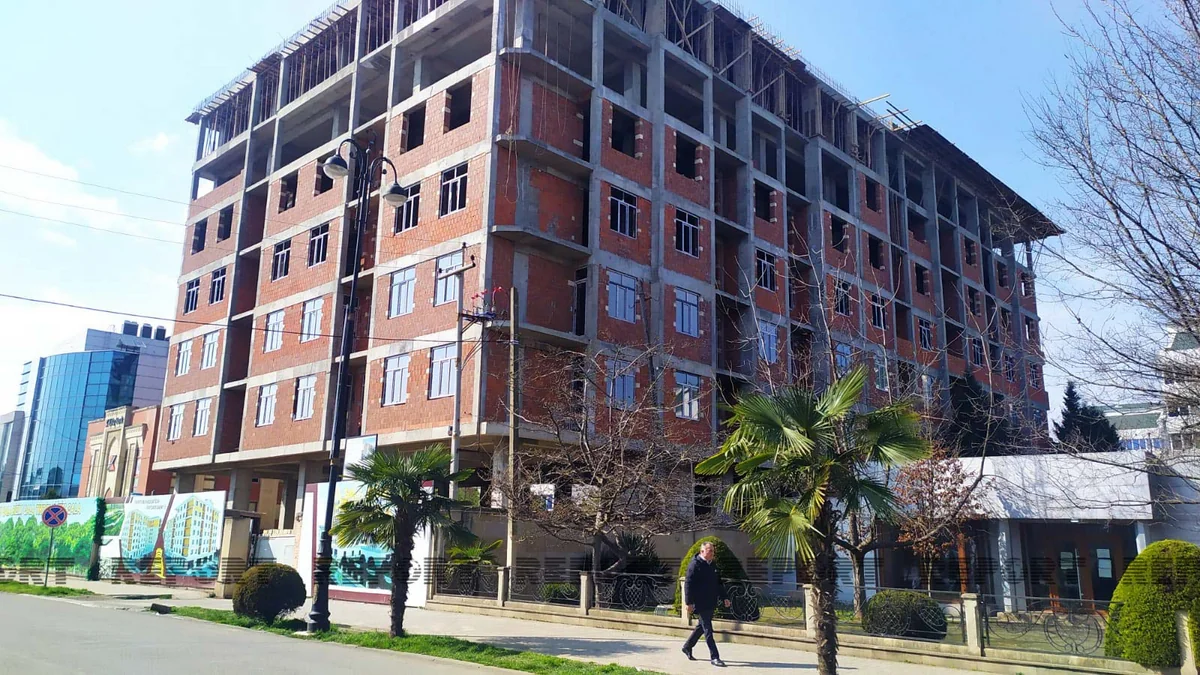 Lənkəranda fəhlə binadan yıxılaraq ölüb