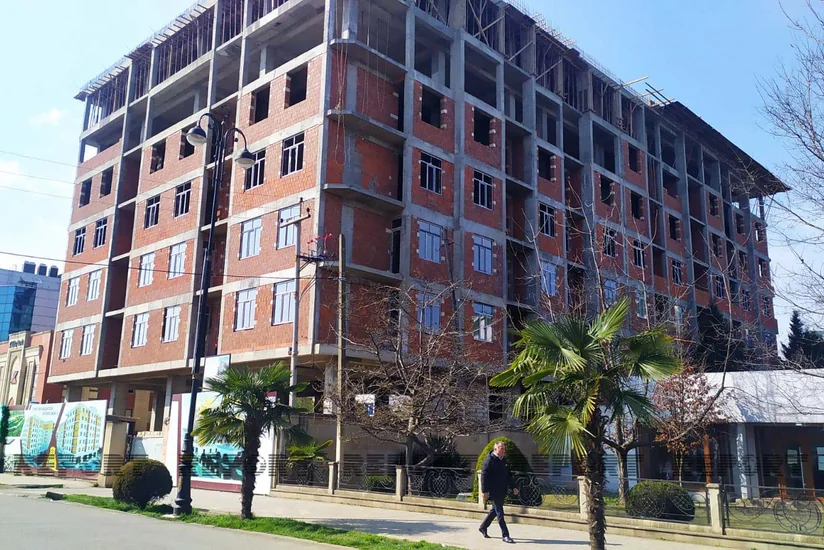 Lənkəranda fəhlə binadan yıxılaraq ölüb