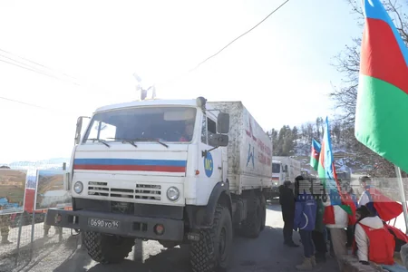 Total of 30 vehicles of peacekeepers move freely through Khankandi-Lachin road