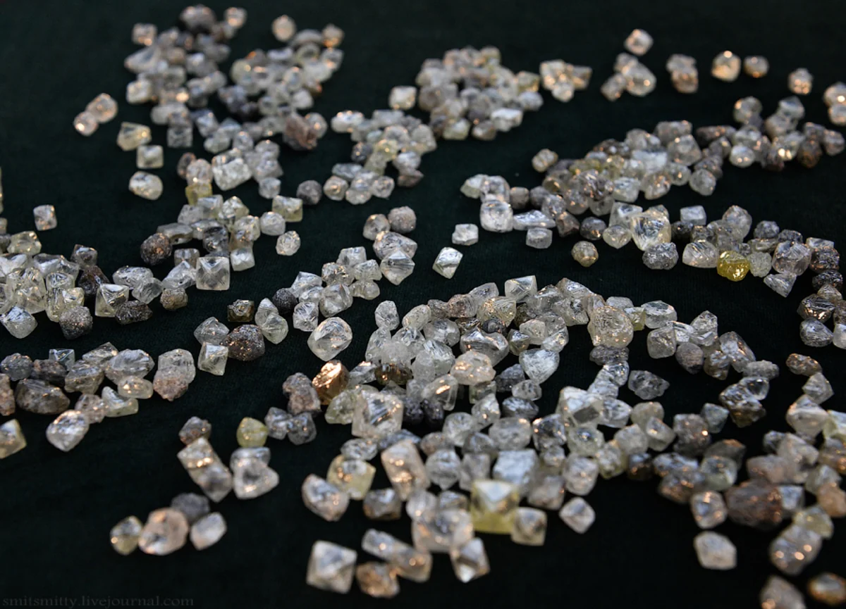 Canada, G7 banning direct import of Russian diamonds