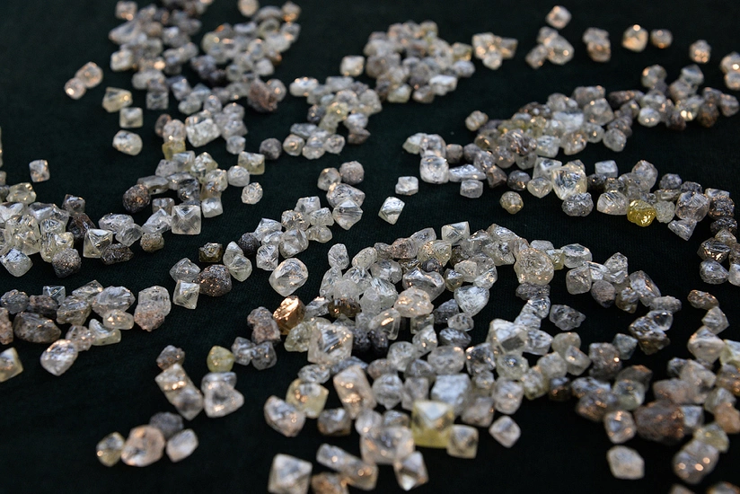Canada, G7 banning direct import of Russian diamonds