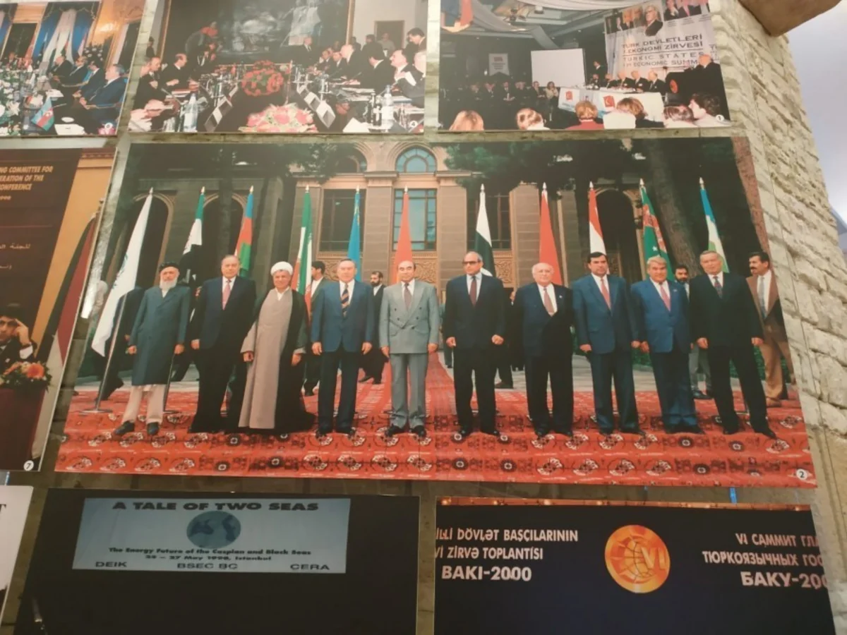Prezident İlham Əliyevin adından Süleyman Dəmirəlin məzarı önünə əklil qoyulub