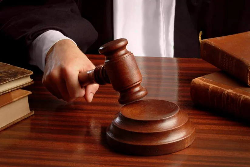 Vəkil Akif Çovdarovun cinayət işində zərərçəkmiş kimi tanınan şəxsə bəraət istəyib