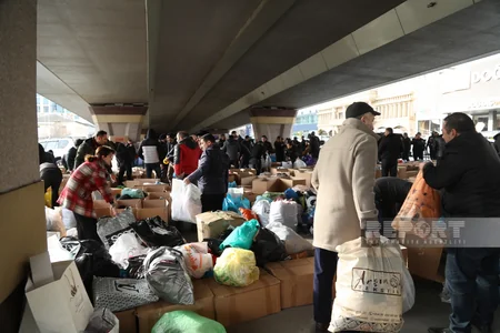 Bakıda Türkiyədə zəlzələdən zərərçəkənlərə yardım toplanılır - VİDEO