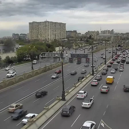 Bakının bir sıra yollarında tıxac yaranıb - SİYAHI