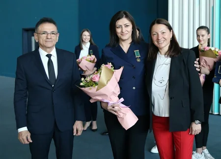 Mədət Quliyev gimnastları təltif edib