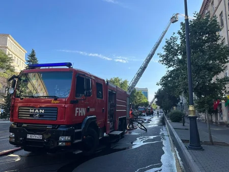 Bakıda yaşayış binasında baş verən yanğın tam söndürülüb - YENİLƏNİB-4