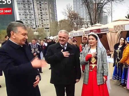 Özbəkistan Prezidenti Azərbaycan guşəsini ziyarət edib