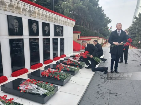 Ukrayna, Gürcüstan və Moldova səfirləri Şəhidlər xiyabanını ziyarət edib