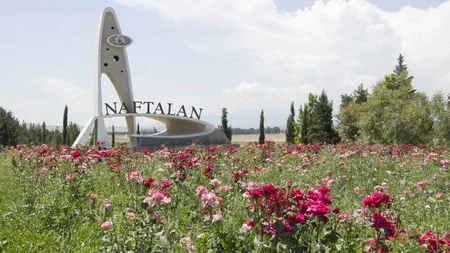 CNN Travel Naftalanın unikal müalicəvi neftinə dair məqalə dərc edib