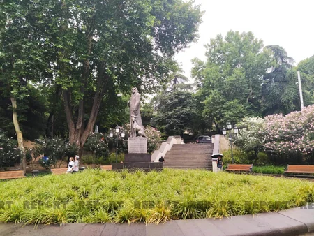 Dəyişməyən Tbilisi, hostelə çevrilən fabrik və dəyişən Neftçi - VİDEO - REPORTAJ - YENİLƏNİB