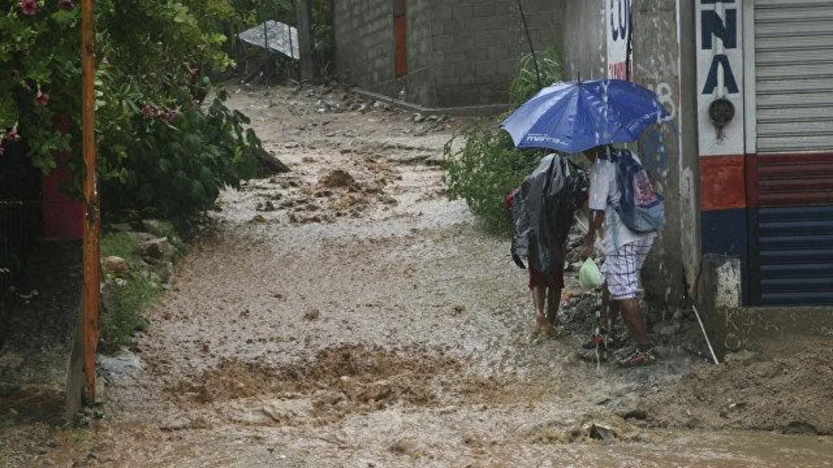 Hindistanda güclü leysandan azı 18 nəfər ölüb