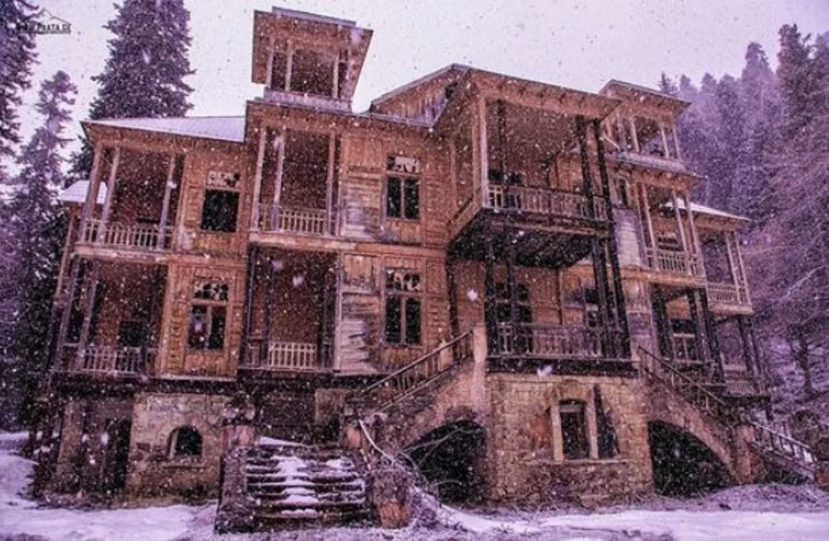 Gürcüstanda torpaq sürüşməsində “Stalinin evi” təhlükəli zolağa düşüb