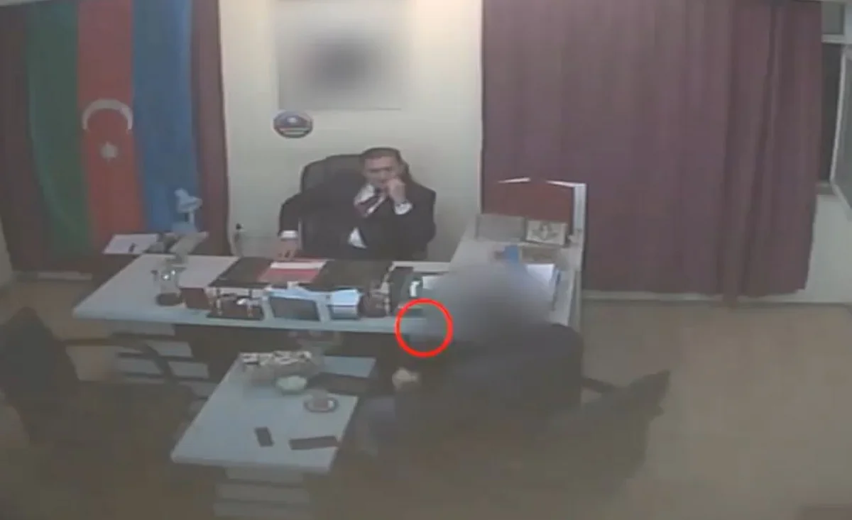 “Yeni İctimai Nəzarət Şurası” rəhbərliyinin vətəndaşlardan pul almasının görüntüləri yayılıb