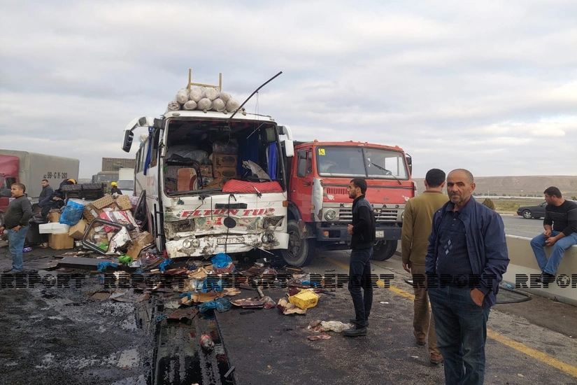 В Гаджигабуле столкнулись пассажирский автобус и грузовик, есть пострадавшие