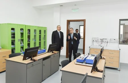 Prezident İlham Əliyev Sənaye və İnnovasiyalar üzrə Bakı Dövlət Peşə Təhsil Mərkəzinin açılışında iştirak edib - YENİLƏNİB