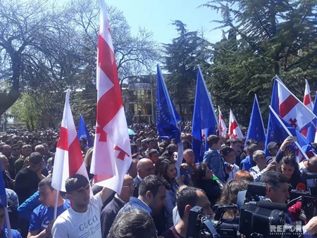 Hakim partiya Marneulinin başçısı vəzifəsinə azərbaycanlı namizədini təqdim edib