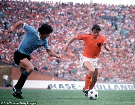 Holland to honour Johan Cruyff with 14th minute silence at France friendly today