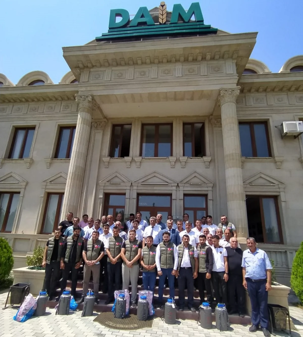 Qarabağda süni mayalanma mütəxəssislərinə avadanlıq təqdim edilib