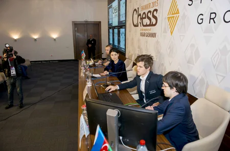 ​Maqnus Karlsen ShamkirChess 2015də liderliyə yüksəlib