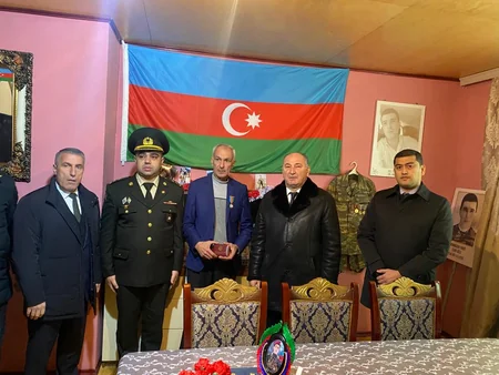 Dövlət Xidmətinin şöbə rəisi şəhid ailələrini ziyarət edib