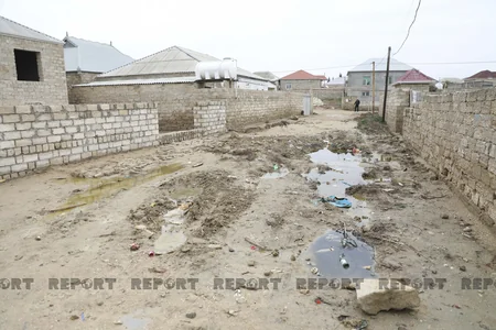 Binə sakinləri: Yollarımız keçilməzdir, içməli suyu pulla alırıq