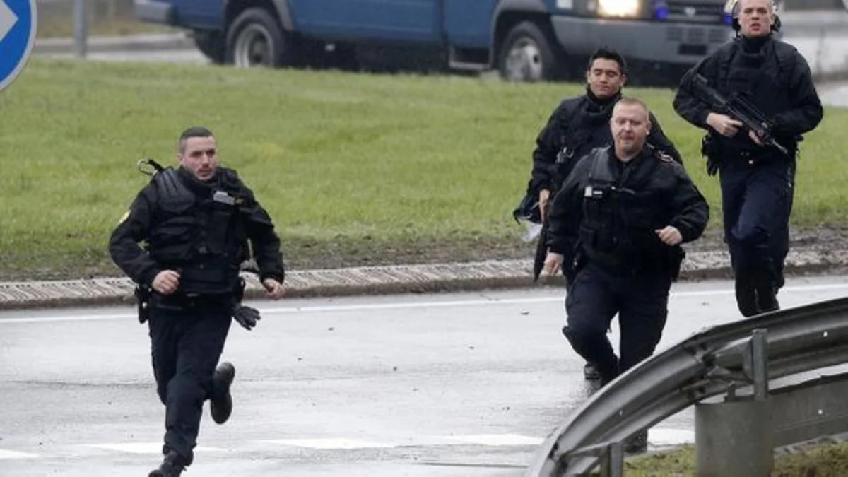 Неизвестные захватили заложников в столичном регионе Франции