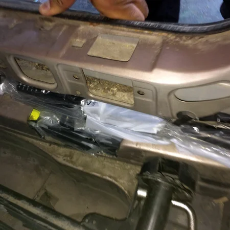 Azərbaycan gömrükçüləri külli miqdarda mobil telefon və aksesuar aşkar ediblər