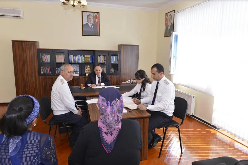 Baş prokuror Gədəbəydə vətəndaşları qəbul edib