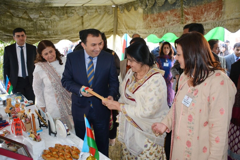 Pakistanın birinci xanımı Azərbaycan mədəniyyət nümunələrilə tanış olub