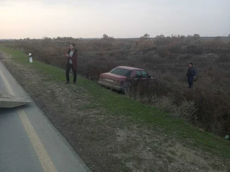 Neftçalada “Audi” traktoru keçmək istəyərkən qəzaya düşüb