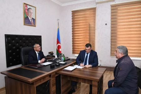 Rövşən Rzayev məcburi köçkünlərin müraciətlərini dinləyib