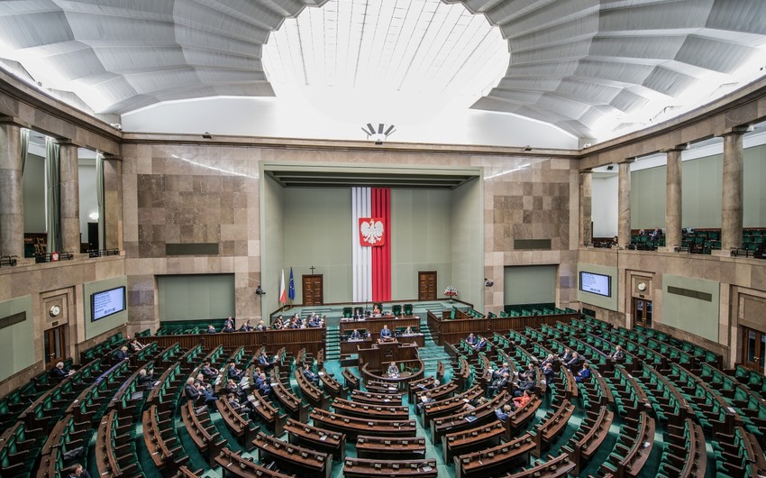 Polşa Seymi Mateuş Moravetski hökumətinə etimadsızlıq votumu qəbul edib