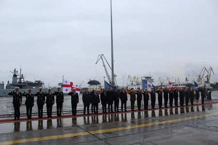NATO gəmiləri Gürcüstanın ərazi sularına daxil olub