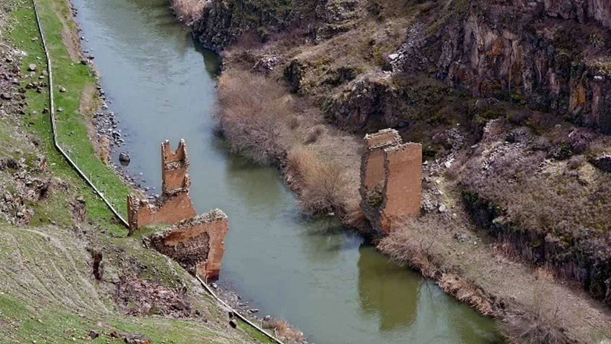 Türkiye to restore historic Silk Road Bridge on Turkish-Armenian border